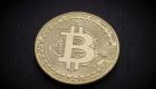 أسعار العملات الرقمية.. بيتكوين تصحح مسارها وتنعش "الكريبتو"