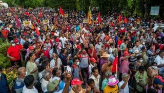 نقص الوقود يثير احتجاجات واسعة في سريلانكا