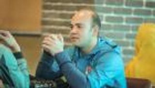 قبل مواجهة الرجاء.. طبيب الأهلي يسعف سيدة مغربية في الهواء (صورة)