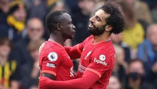 صلاح يحتفل مع ماني