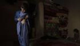 قصص تدمي القلوب.. أفغان يبيعون كلى أبنائهم من أجل الطعام