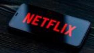 "نتفليكس" تخسر 200 ألف مشترك.. والأسهم تهوي 26%
