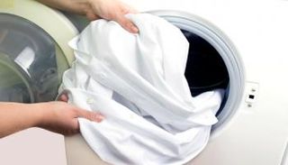 إزالة الحبر من الملابس البيضاء