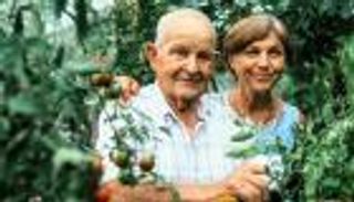 5 نصائح من المعمرين لحياة طويلة.. لا تخشى الحلويات