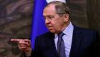  "تعتمد على ما يدخنه أو يشربه".. تصريحات زيلينسكي تحت نيران لافروف