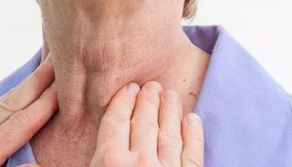 تتمثل أعراض القصور الوظيفي للغدة الدرقية في زيادة الوزن السريعة