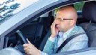 لا تتجاهل الشخير.. دراسة تحذر المصابين من مخاطر الوفاة في حوادث سيارات