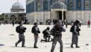 القوات الإسرائيلية تقتحم باحات الأقصى.. وتسجيل مصابين