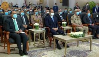 السيسى أثناء متابعة بدء حصاد موسم القمح في توشكى