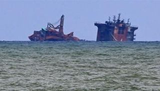 السفينة النفطية الغارقة قبالة سواحل تونس