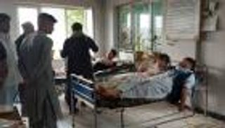 مواجهات عنيفة بين طالبان والمعارضة عقب تفجير أوقع 102 قتيل