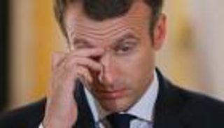 روسيا تسخر من دعم أوروبا لماكرون: ديمقراطية متطورة 