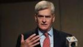 سيناتور أمريكي يطالب بايدن بإبقاء "حرس إيران" على قوائم الإرهاب