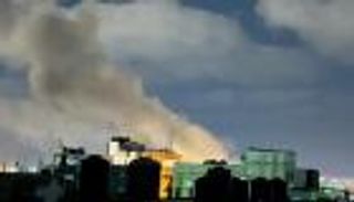 غارات إسرائيلية على مواقع بغزة.. واعتراض 4 صواريخ