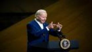 رويترز: بايدن يعتزم حظر دخول السفن المرتبطة بروسيا إلى الموانئ الأمريكية