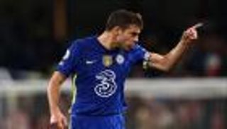 قائد تشيلسي يعنف مشجعاً بعد رباعية أرسنال