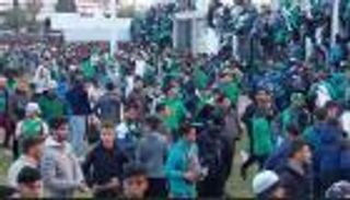 الرجاء ضد الأهلي.. فوضى جماهيرية تشعل قمة الأبطال مبكرا (فيديو)