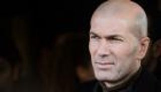 باريس سان جيرمان يجد بديل زيدان في الدوري الإنجليزي