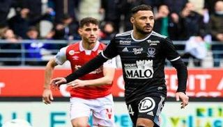 يوسف بلايلي لاعب استاد بريست