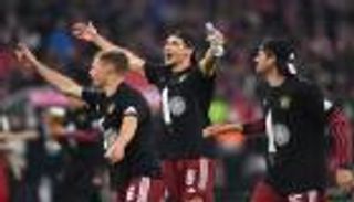 كم عدد بطولات بايرن ميونخ بعد التتويج بالدوري الألماني؟