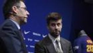 رسالة من مجهول.. بيكيه متهم بالخيانة في برشلونة