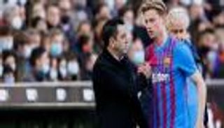 تشافي يرد.. ما حقيقة انتقال دي يونج إلى مانشستر يونايتد؟