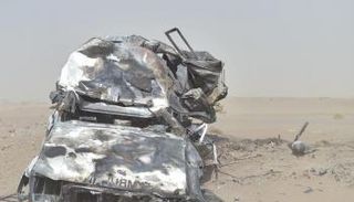 مركبة إسعاف استهدفها الحوثيون غربي اليمن (أرشيفية)