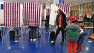 فتح صناديق الاقتراع في الجولة الثانية من انتخابات الرئاسة الفرنسية