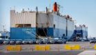 آلاف السيارات الفارهة المتجهة لروسيا حبيسة العقوبات.. لكزس ومرسيدس