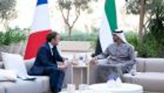 محمد بن زايد يهنئ ماكرون بإعادة انتخابه رئيسا لفرنسا