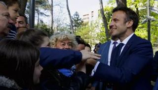 ماكرون بين أنصاره