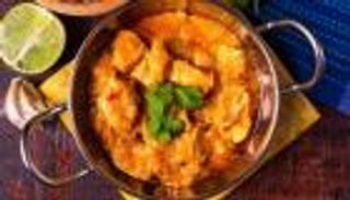 6 أكلات تختم بها صيام رمضان.. أم علي ودجاج إندونيسي