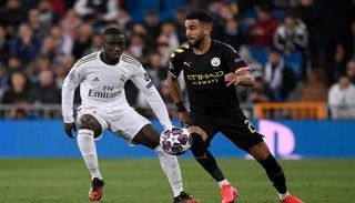 رياض محرز لاعب مانشستر سيتي الإنجليزي