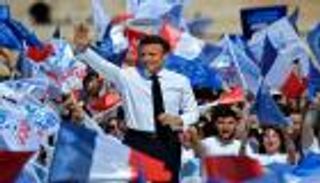 اليورو يغير رأيه في رئيس فرنسا.. رد مختلف لعملة أوروبا على فوز ماكرون