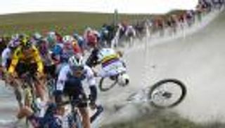 من الفورمولا إلى الدراجات.. حوادث مروعة لأبطال العالم.. (صور)