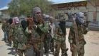 10 قذائف "هاون".. "الشباب" تهاجم قاعدتين عسكريتين بالصومال