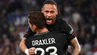 دراكسلر يحتفل مع نيمار بأحد أهدااف باريس سان جيرمان