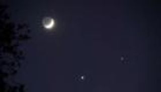 بعد السحور.. المريخ يتخلص من وهج الشمس ويقترن بالقمر