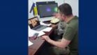 بالفيديو.. حقيقة العثور على مخدرات في مكتب زيلينسكي