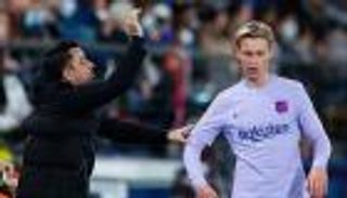 صيد في ماء عكر.. هل يرحل دي يونج عن برشلونة بسبب تشافي؟