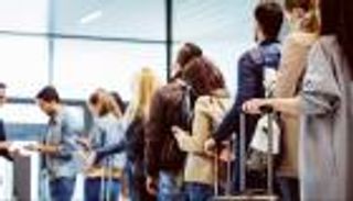 تجنّب هذه الملابس على الطائرة.. 5 نصائح من مضيفة طيران