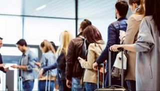 تجنب هذه الملابس على الطائرة