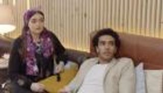 مسلسل في بيتنا روبوت2 الحلقة 26.. ملك زاهر تجتمع بشقيقتها ليلى في مشهد