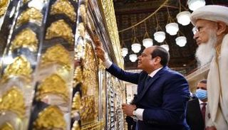 سلطان طائفة البهرة مع الرئيس المصري بمسجد الحسين
