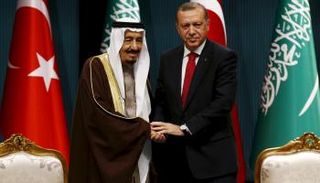 الملك سلمان يستقبل أردوغان في زيارة سابقة