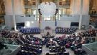 ألمانيا توافق على منح أوكرانيا أسلحة ثقيلة.. وروسيا تحذر من كارثة