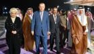أردوغان يصل السعودية.. والملك سلمان يستقبله في جدة