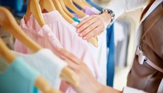 من الضروري غسل الملابس الجديدة لتجنب أمراض الجلد