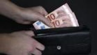 تزامنًا مع عيد العمال.. الأجور صداع في رأس "برلين"