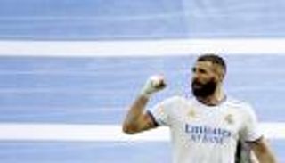 كم عدد بطولات كريم بنزيما مع ريال مدريد؟